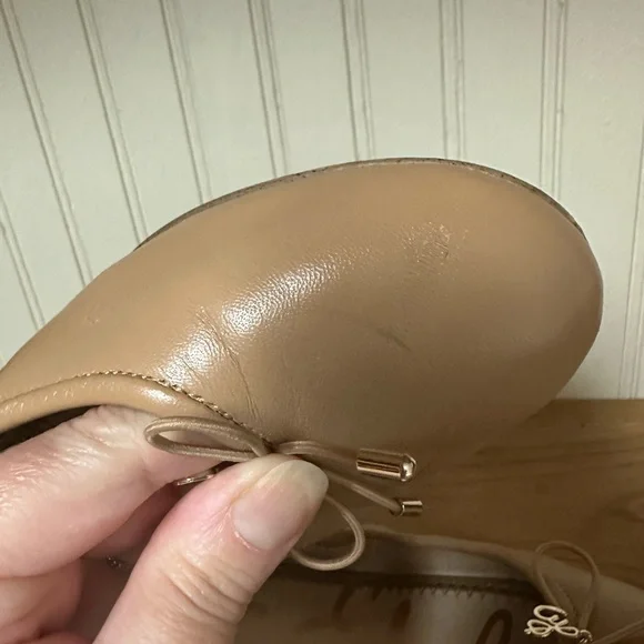 Sam Edelman Women's Nude Scalloped Flats - Picture 9 of 9